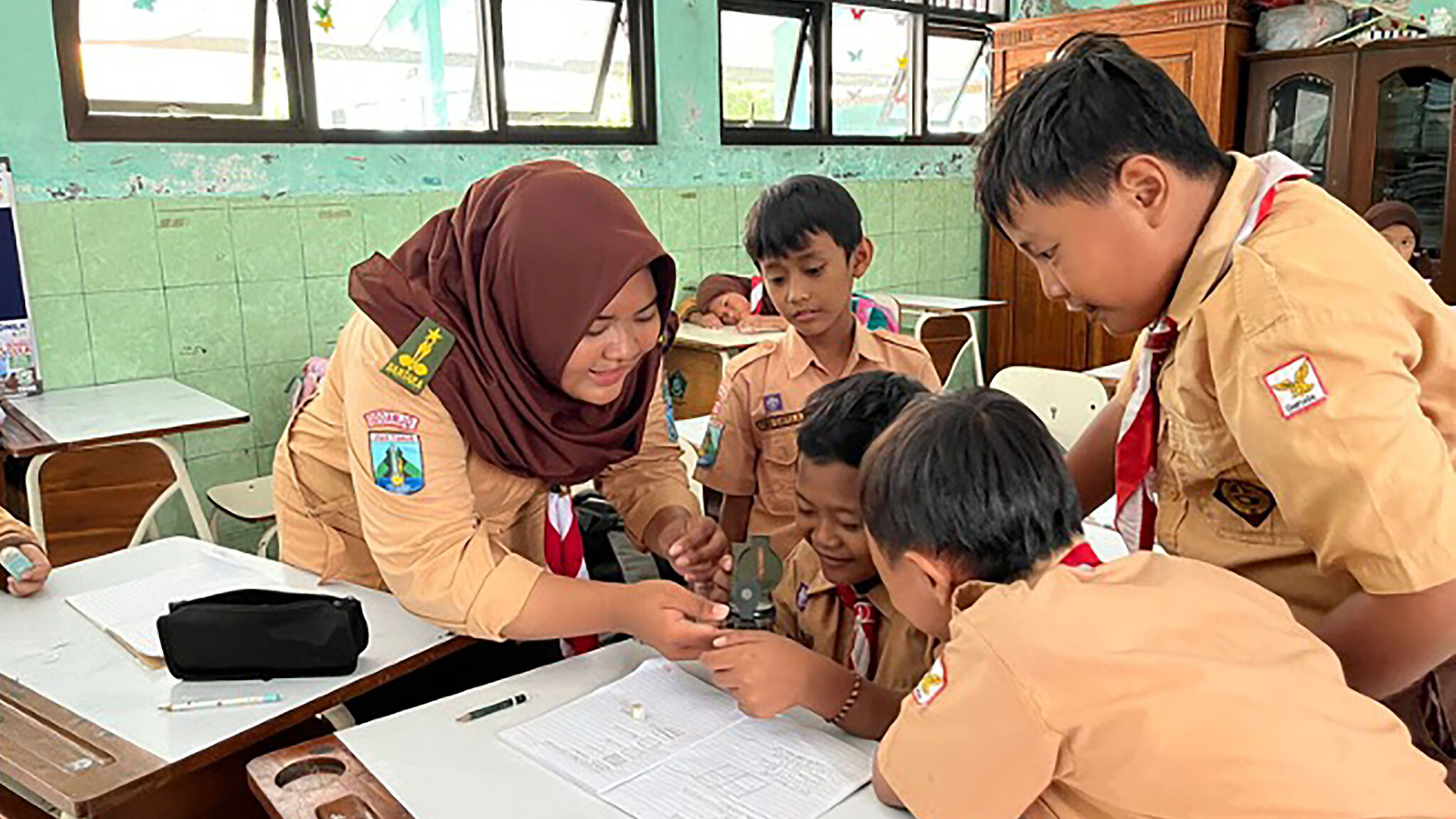 Asah Mental dan Materi, Pramuka Penegak SMA Islam Sidoarjo Terjun Magang ke Sekolah Mitra